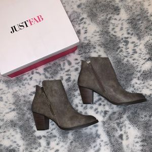 NWT Kaelan JustFab - Taupe heeled ankle boots - size 10